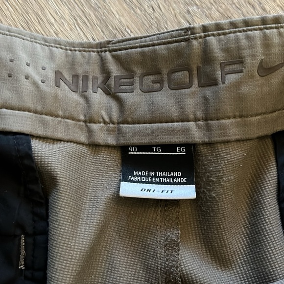 Nike Dri-Fit Men’s Golf cargo shorts, size 40, olive green. - Picture 2 of 5